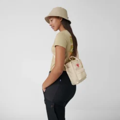 Fjallraven Schoudertas Fjällräven Kånken Sling Peach Sand -Fjallraven 12 Kanken Sling 23797 115 E MODEL FJR