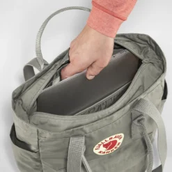 Fjallraven Rugzak Fjällräven Kånken Totepack Desert Brown 13 Fjallraven Rugzak Fjällräven Kånken Totepack Desert Brown -Fjallraven 2 Kanken Totepack 23710 021 F DETAIL FJR