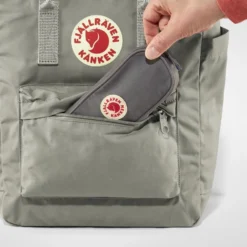 Fjallraven Rugzak Fjällräven Kånken Totepack Desert Brown 14 Fjallraven Rugzak Fjällräven Kånken Totepack Desert Brown -Fjallraven 3 Kanken Totepack 23710 021 G DETAIL FJR