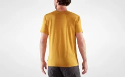 Fjallraven T-Shirt Fjällräven Men Fjällräven Logo Ochre -Fjallraven 4 Fjallraven Logo T shirt M 87310 160 D MODEL FJR 1