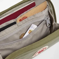 Fjallraven Portemonnee Fjällräven Kånken Travel Wallet Spicy Orange -Fjallraven 8 F23781 SS19 fvre kanken travel wallet fjaellraeven 21 1