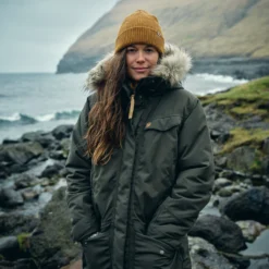 Jas Fjallraven Women Nuuk Parka Deep Forest -Fjallraven 9 square Mood FW22 DanielBlom Jackets 4033 EXP 2025 08 01