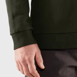 Fjallraven Trui Fjällräven Men Logo Sweater M Deep Forest -Fjallraven Fjallraven Logo Sweater M 84142 662 I DETAIL FJR