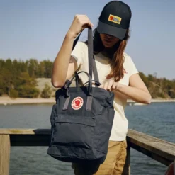 Fjallraven Rugzak Fjällräven Kånken Totepack Graphite 16 Fjallraven Rugzak Fjällräven Kånken Totepack Graphite -Fjallraven SS20KO DSC7346