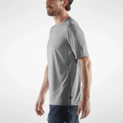 T-Shirt Fjallraven Men Abisko Day Hike SS Shark Grey -Fjallraven abisko day hike ss m 87197 016 e model fjr