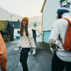 Vest Fjallraven Women Vardag Pile Fleece Chalk White 17 Vest Fjallraven Women Vardag Pile Fleece Chalk White -Fjallraven square Mood FW22 DanielBlom Outdoor 3745 EXP 2025 08 01