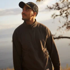 Trui Fjallraven Men Vardag Lite Fleece Dark Grey -Fjallraven square Mood SS22 Daniel Blom EverydayOutdoor Madeira 1037 EXP 2026 11 18