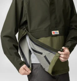 Jas Fjallraven Men Vardag Hydratic Anorak Black 18 Jas Fjallraven Men Vardag Hydratic Anorak Black -Fjallraven vardag hydratic anorak m 86688 662 625 i detail fjr